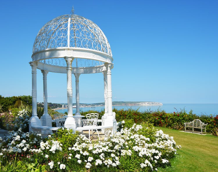 Haven Hall Hotel Gazebo with white roses