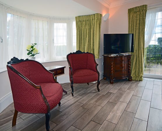 Haven Hall Hotel SV1 chairs & TV