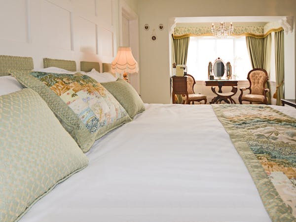 Haven Hall Hotel Bedroom 3 pillows