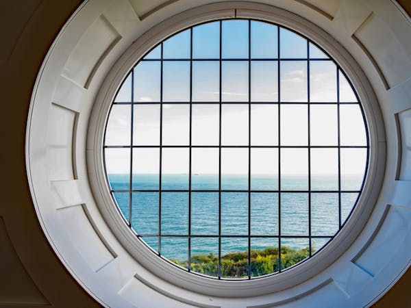 Haven Hall Hotel Penthouse Round Window