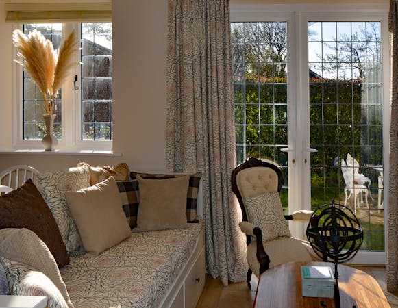Haven Hall Hotel Garden Suite 2 Day Bed & French Window
