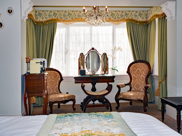 Haven Hall Hotel Bedroom 3 Bay Window Chairs