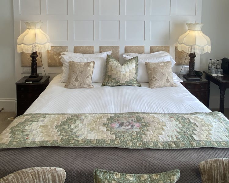 Room 2 Bed