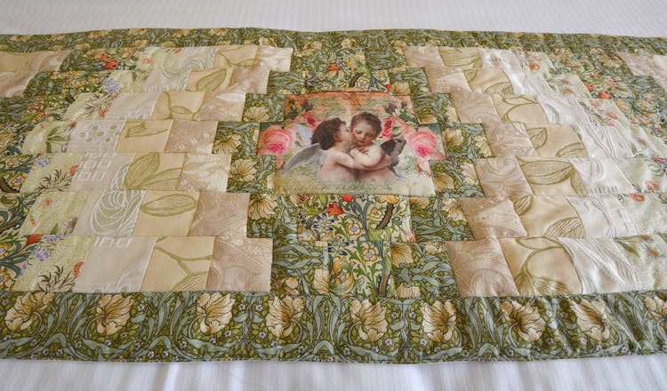 Haven Hall Hotel Bedroom 2 Quilt close up
