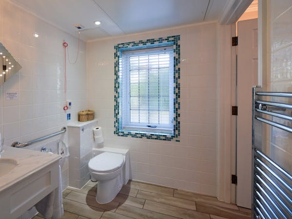 Haven Hall Hotel Sea View 1 Bedroom view of bathroom