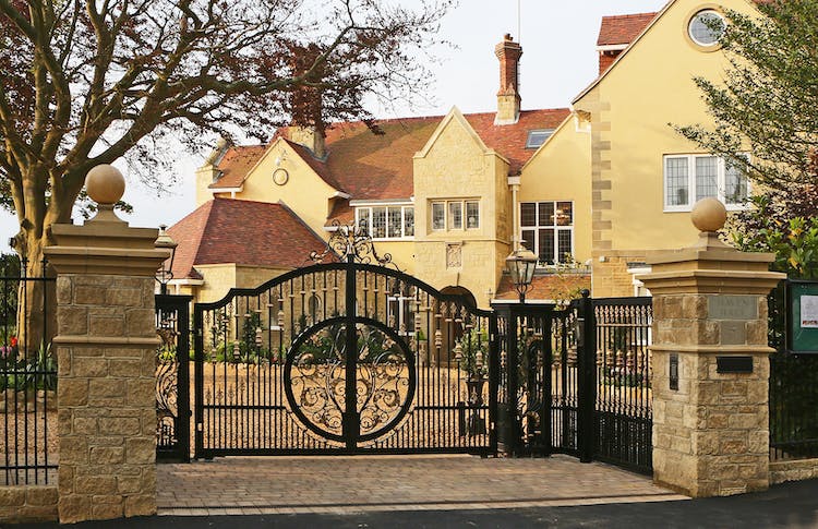 Haven Hall Hotel Front Gate