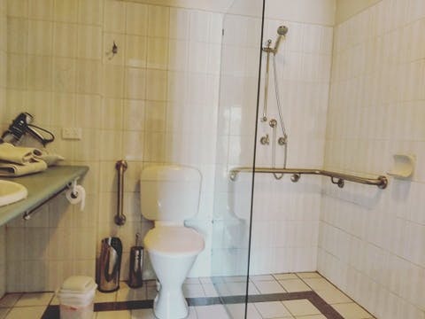 Mulga Bills Abode's Bathroom