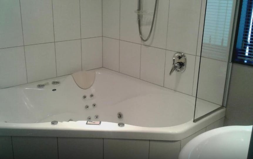 Executive Spa Bathroom