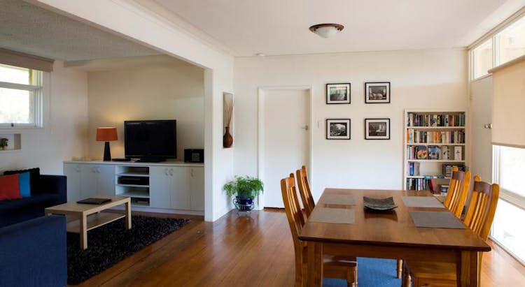 Portside Motel Port Campbell two bedroom apartment dining