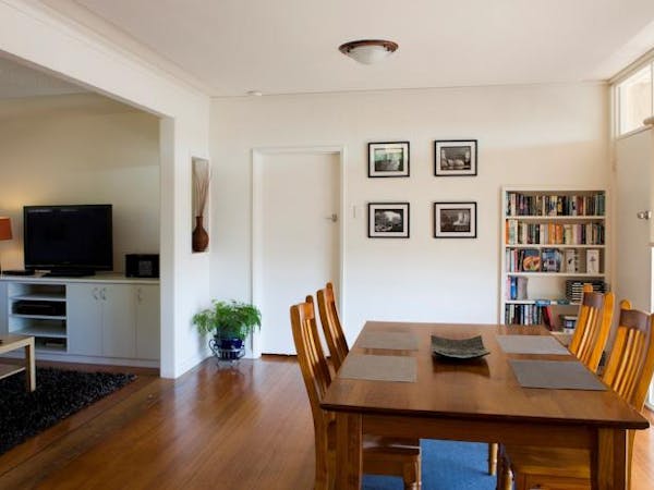 Portside Motel Port Campbell two bedroom apartment dining