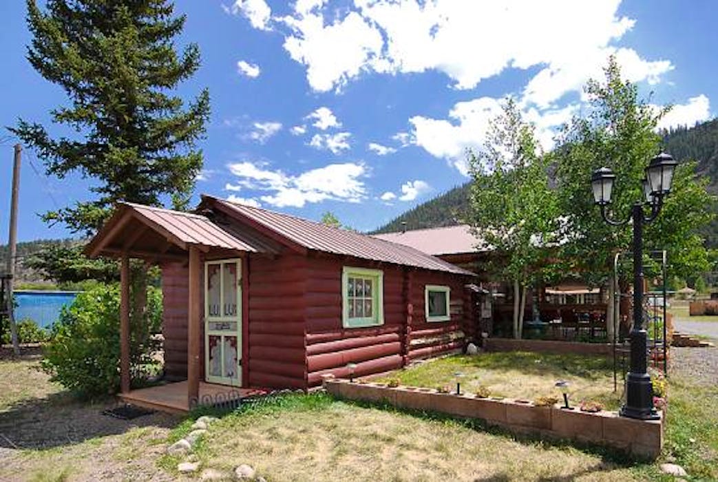 LU LU'S CAMPER CABIN CABIN #7