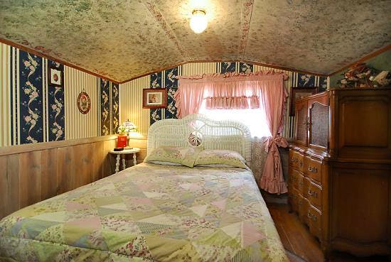 Victorian Rose Cabin #3