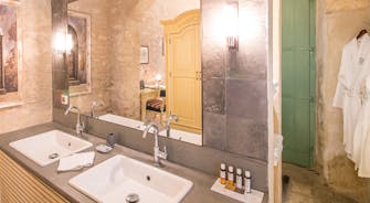 Arabian Room Bathroom - The Old Markets