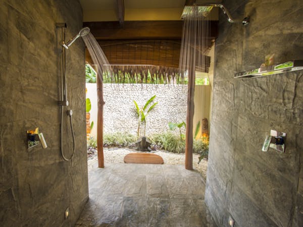 erakor island resort deluxe honeymoon pool villa outdoor shower #erakorislandresort #vanuatuholidays #tropicalislandholiday