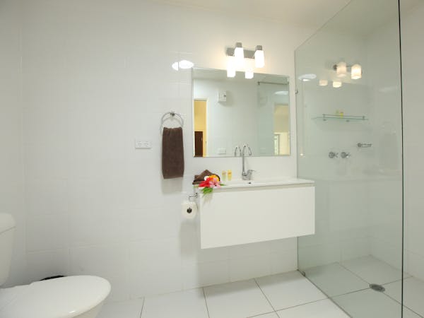 Garden Room - Bathroom Bathroom erakor island resort & spa #erakorislandresort #vanuatuholidays #tropicalislandholiday