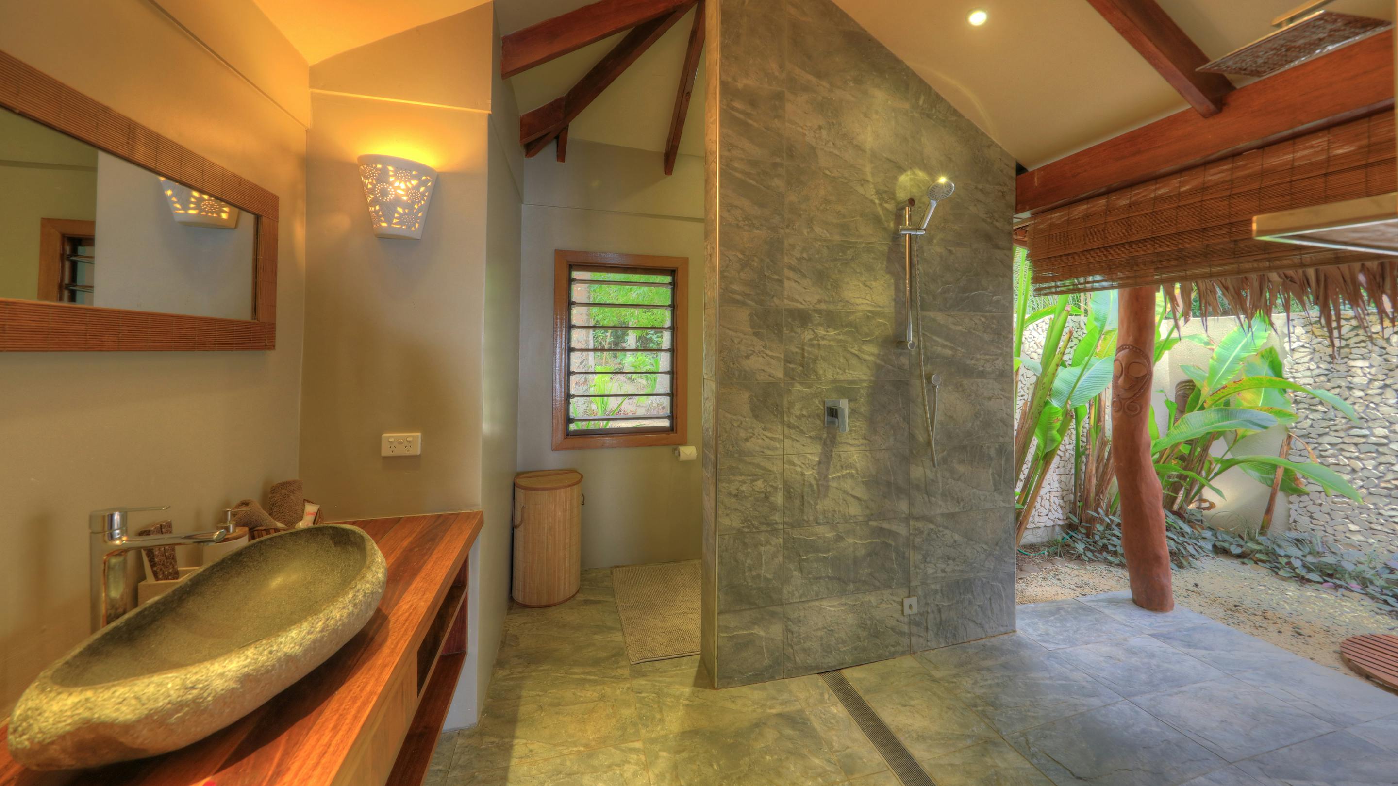 erakor island resort deluxe honeymoon pool villa bathroom #erakorislandresort #tropicalislandholiday #Vanuatuaccommodation