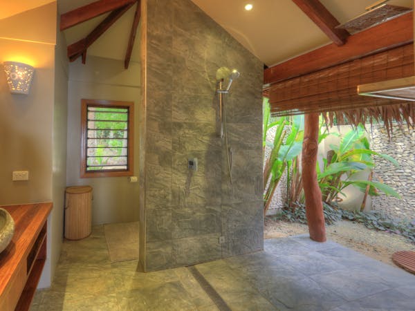 erakor island resort deluxe honeymoon pool villa bathroom #erakorislandresort #tropicalislandholiday #Vanuatuaccommodation