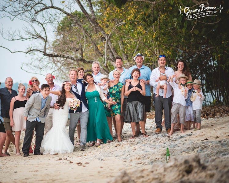 Group photos with family & friends on Sunset Beach #erakorbeachweddings #weddingceremonyonthebeachsouthpacific