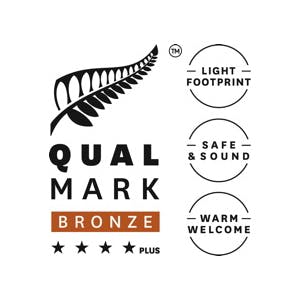 Qualmark Bronze four star logo for Musterer's Accommodation, Fairlie.