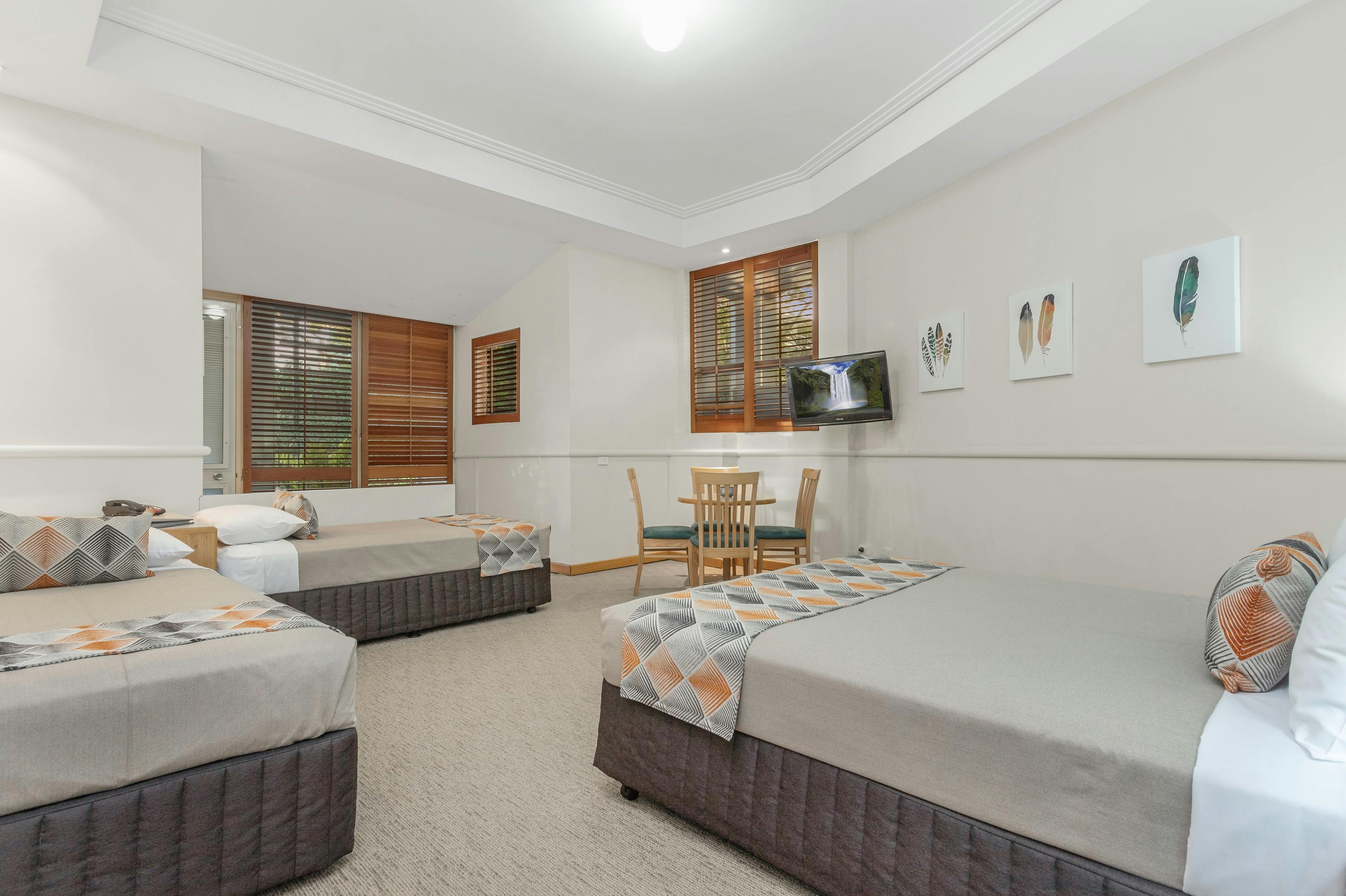 Cheap overnight accommodation for 4 guests located near Portside Wharf and Brisbane Airports