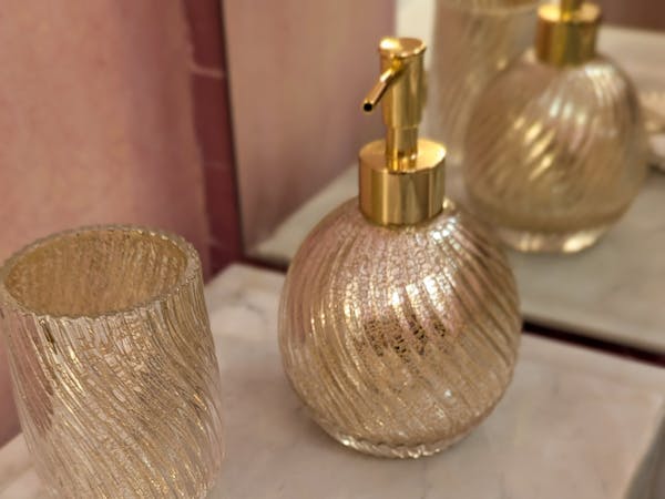 Salle de bain 2 partagée des chambres HENINA et GHAZALA