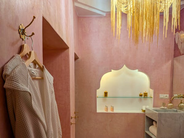 Salle de bain 2 partagée des chambres HENINA et GHAZALA