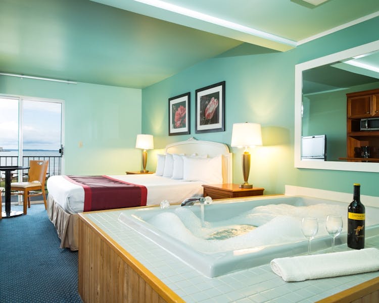 Home Clearwater Lakeshore Motel