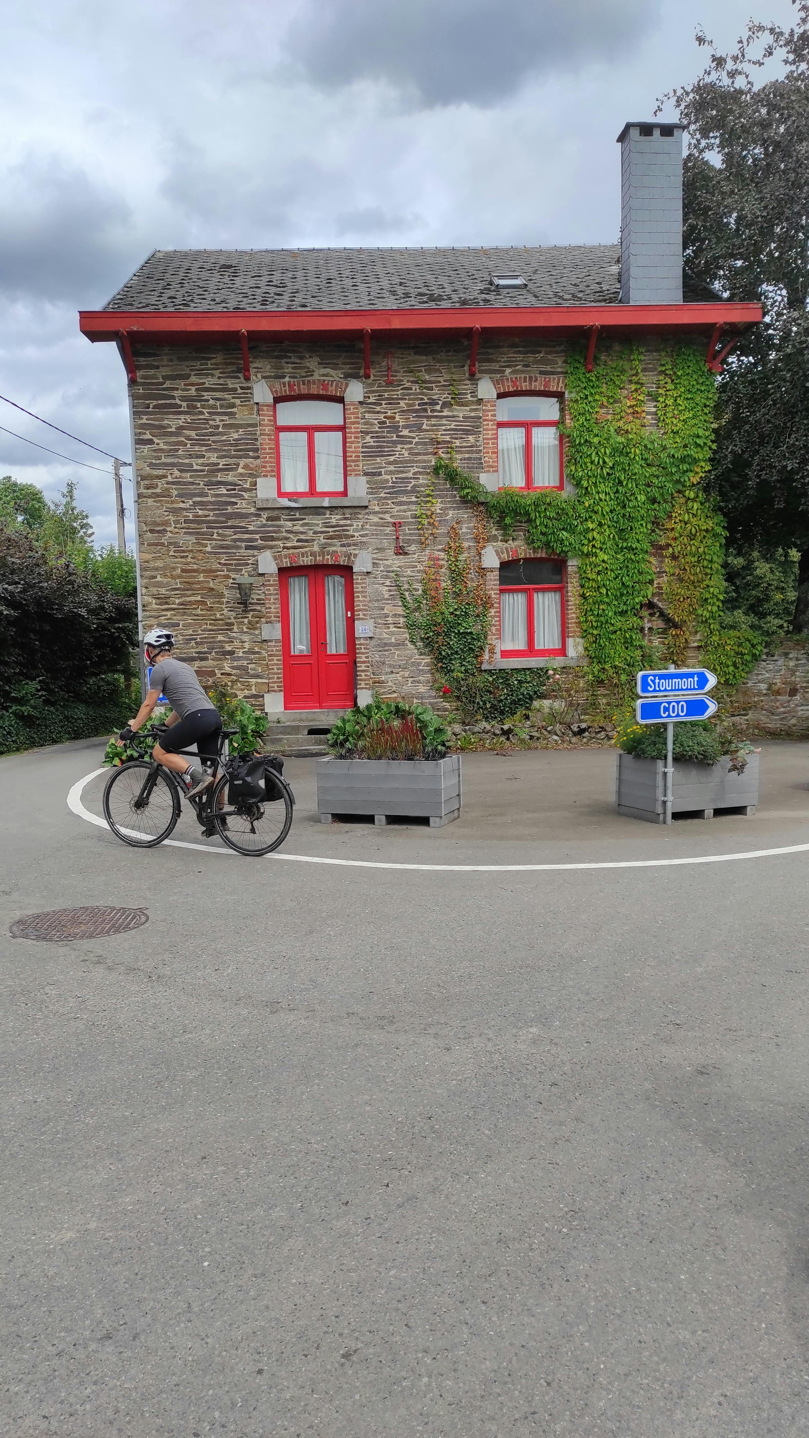 Cycling on one of the recommended routes during a cycling weekend at La Maison Vienvenue
