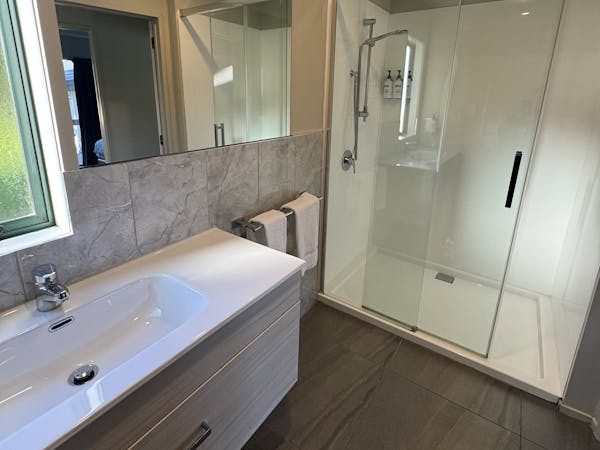 Comfort Inn Sunset, Thames Unit 9.Three Bedroom Family Cottage