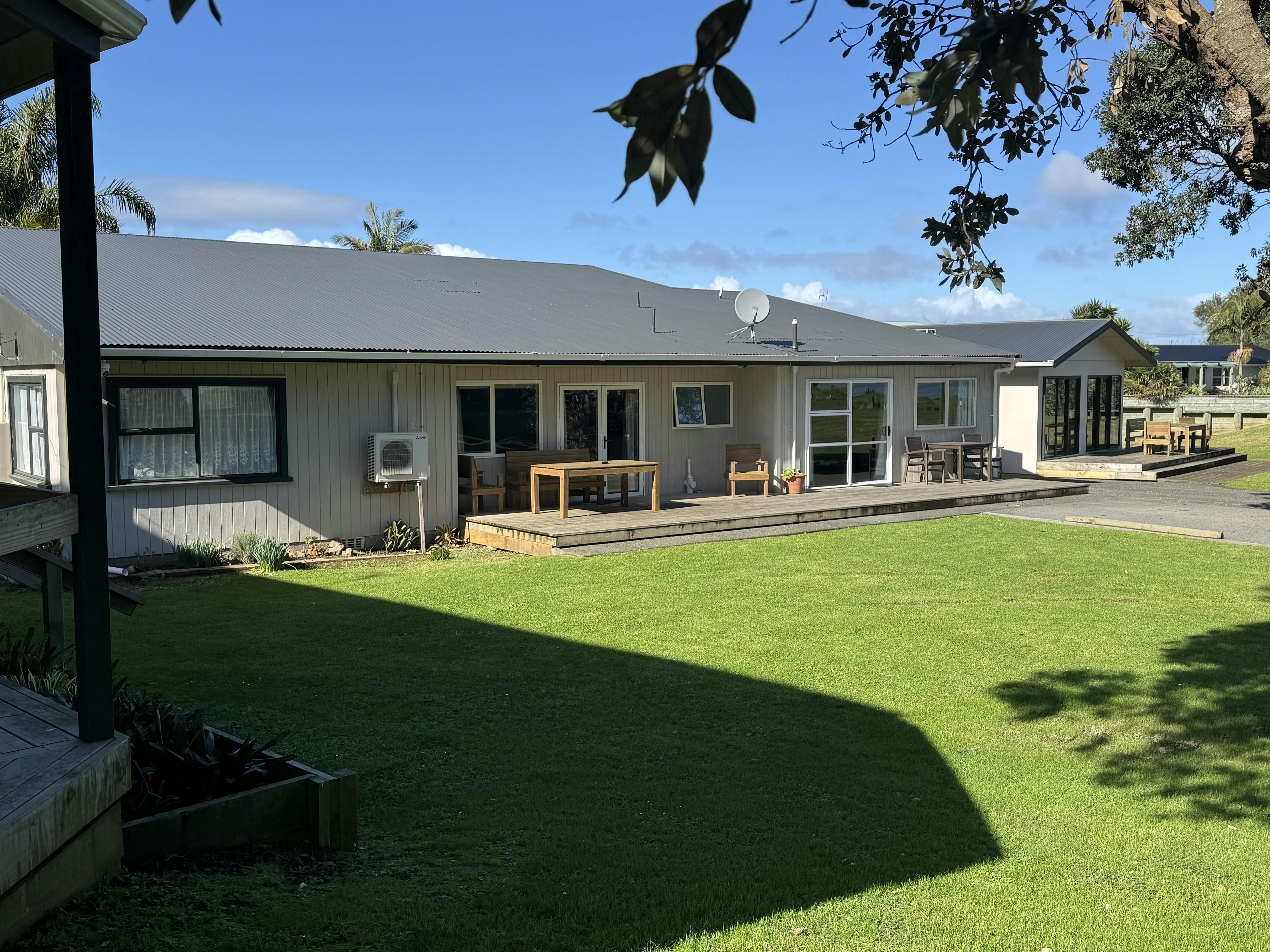 Seaview 3 Bedroom Family Cottage and Studio