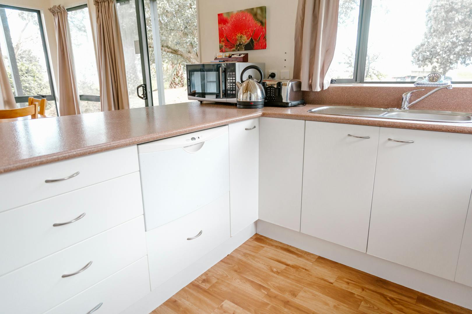 Sunset Motel, Thames