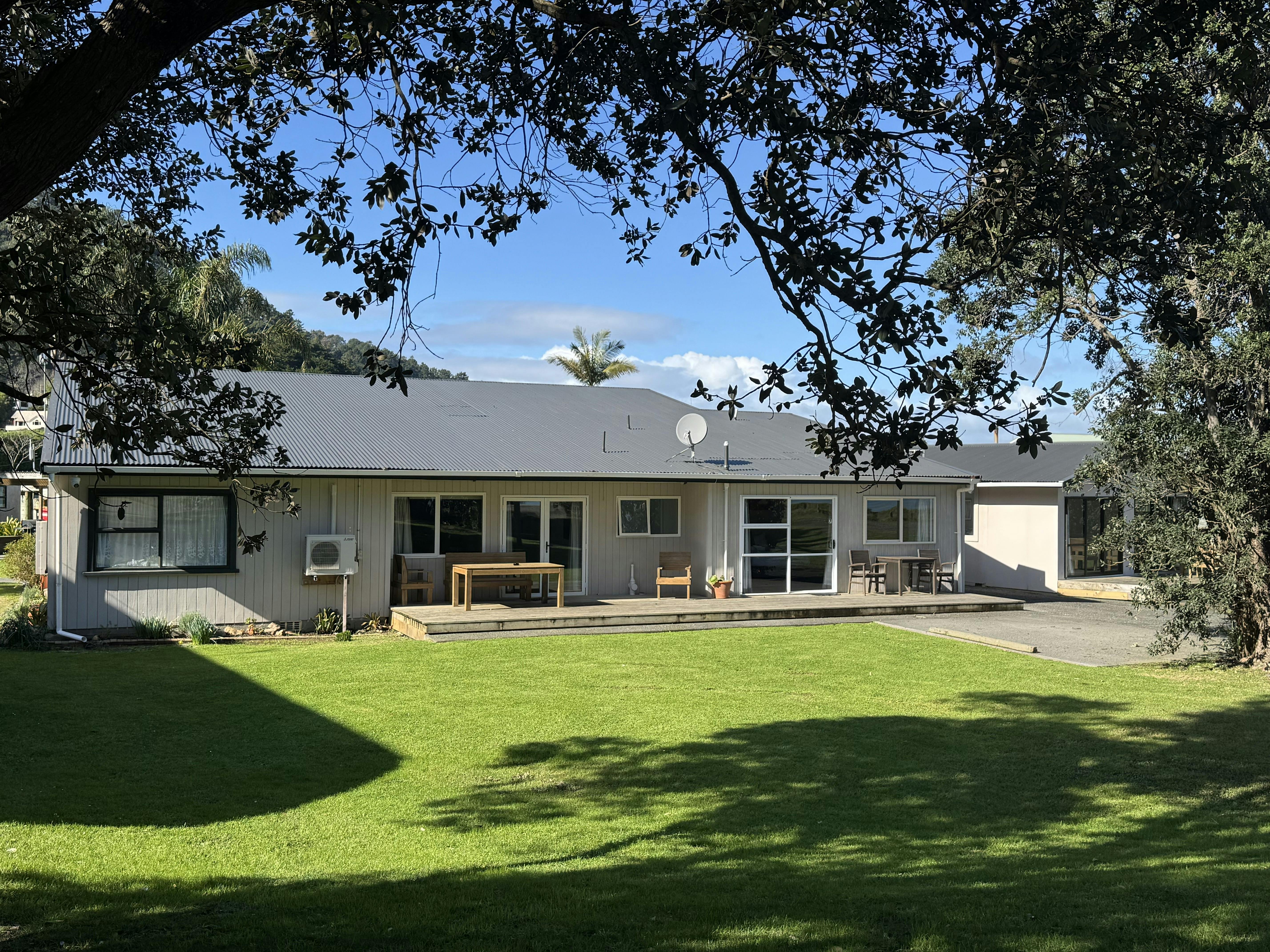 Seaview 3 Bedroom Family Cottage and Studio