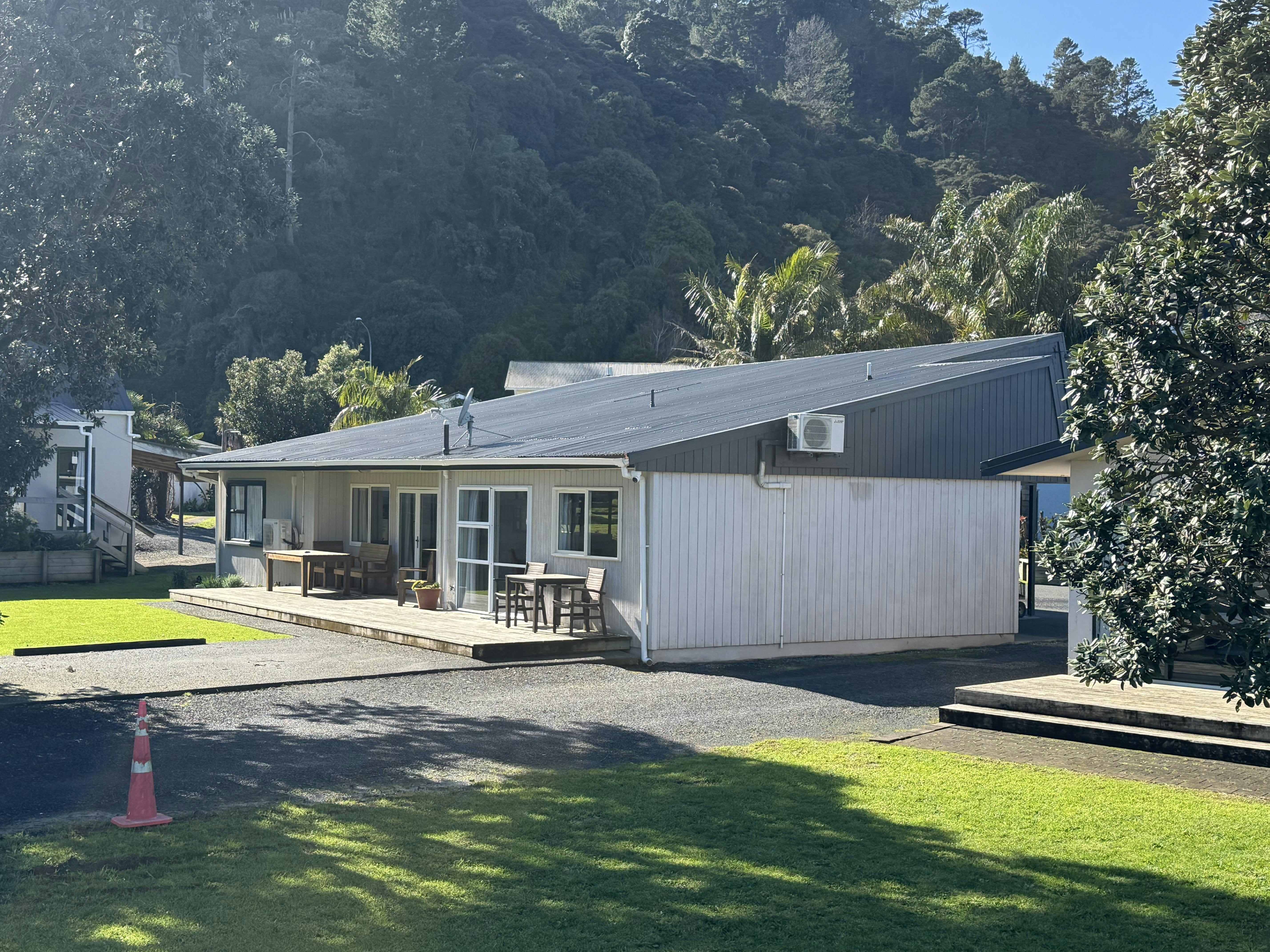 Seaview 3 Bedroom Family Cottage and Studio