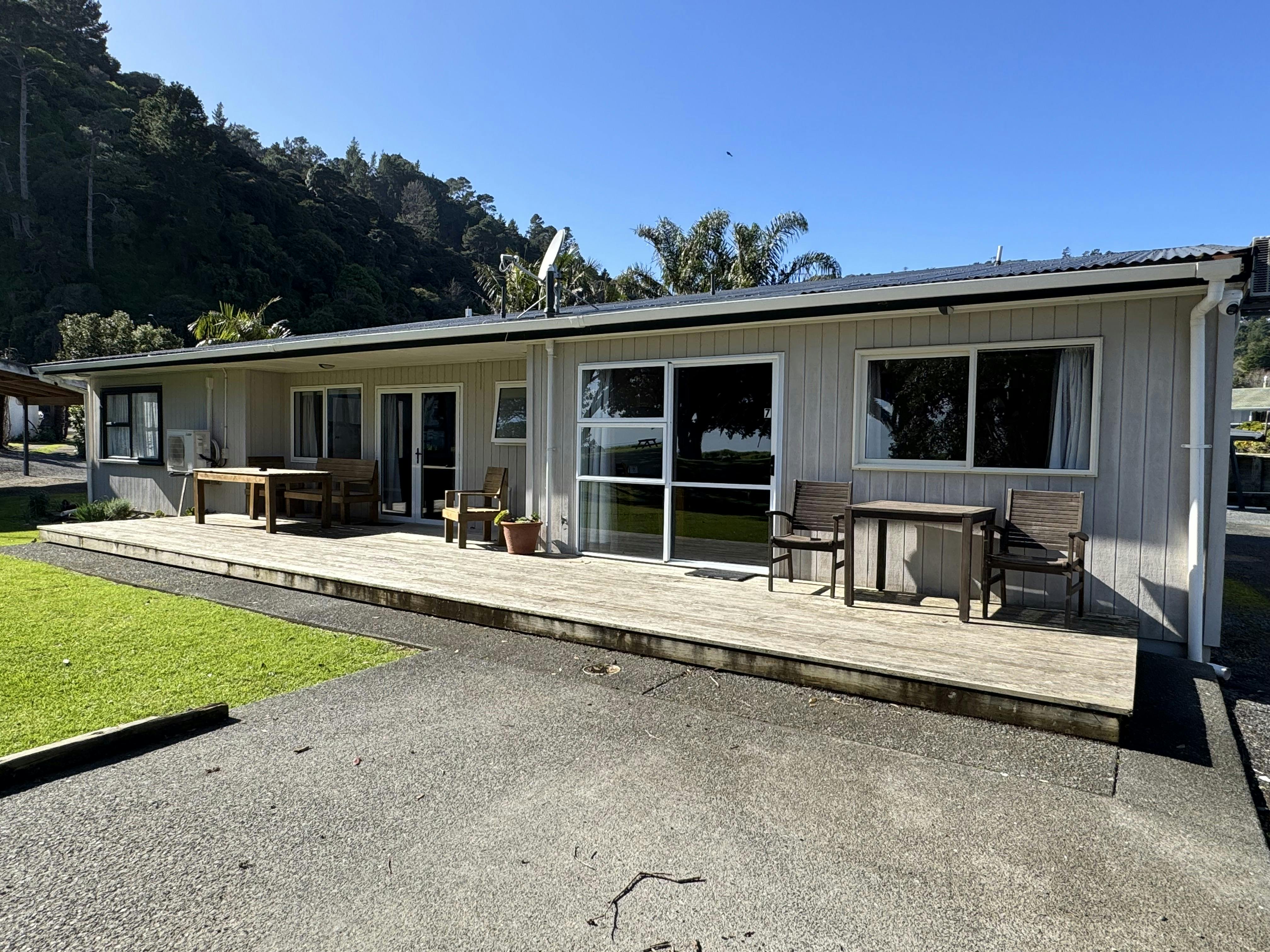 Seaview 3 Bedroom Family Cottage and Studio