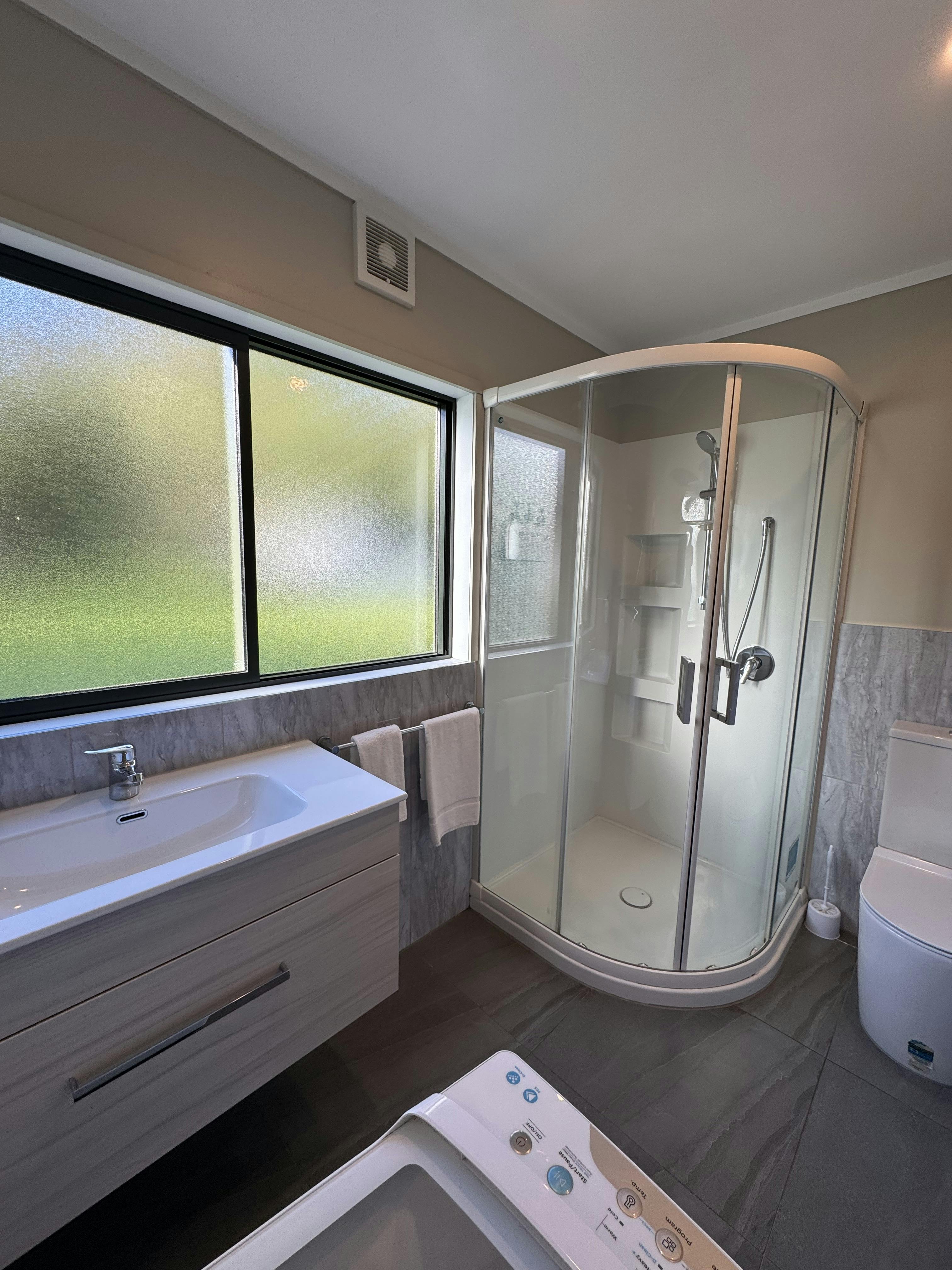 Comfort Inn Sunset, Thames Unit 9.Three Bedroom Family Cottage