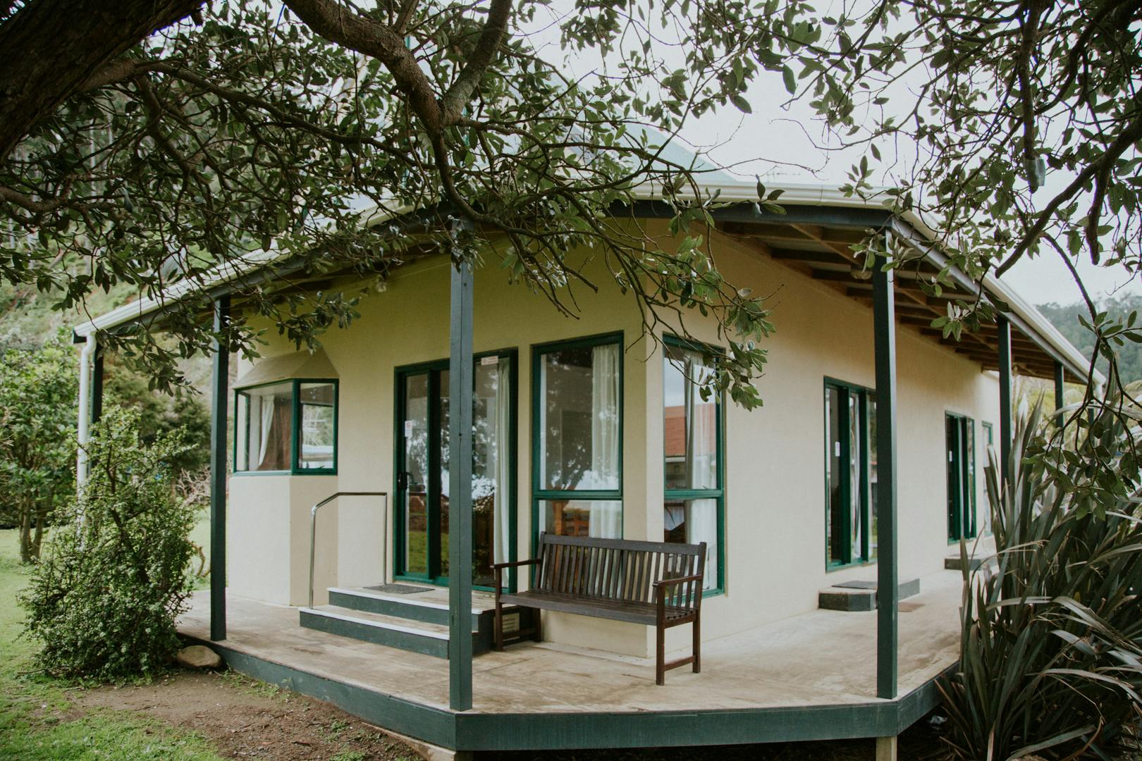 Comfort Inn Sunset, Thames 9. Three bedroom family cottage.