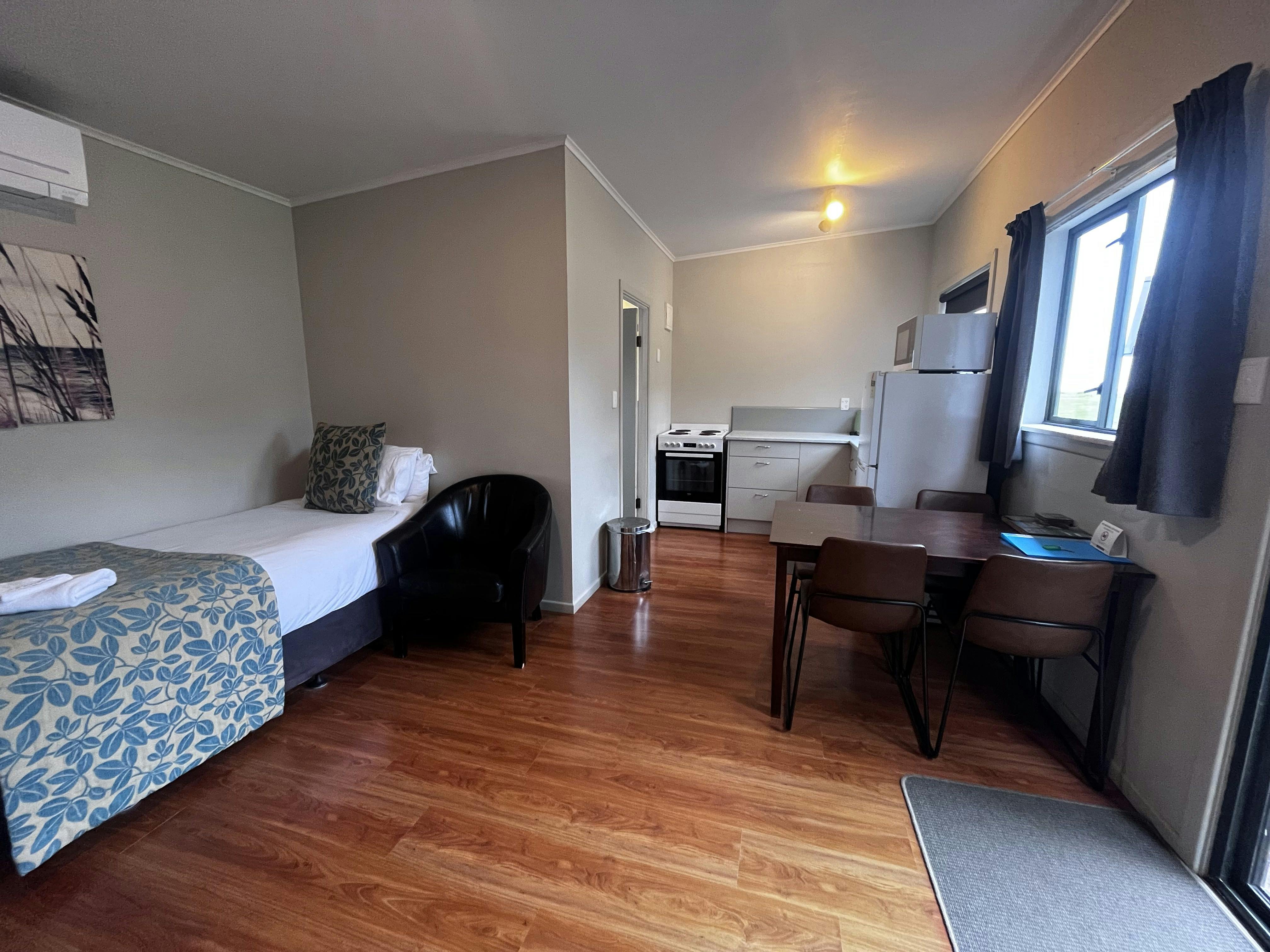 Deluxe Single Bedroom Garden Courtyard