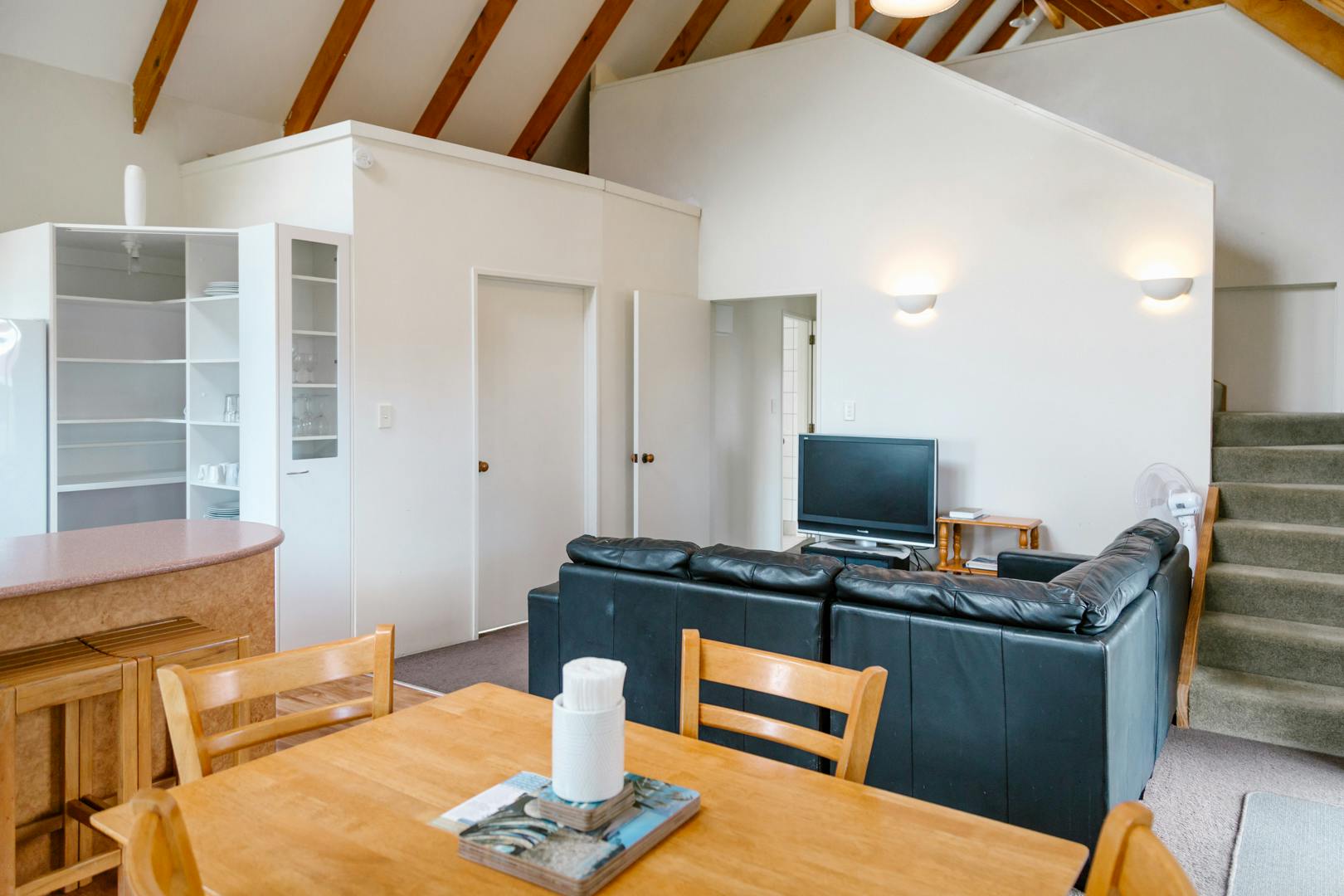 Sunset Motel, Thames. Three bedroom family cottage.