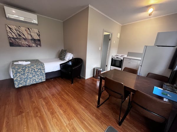 Deluxe Single Bedroom Garden Courtyard