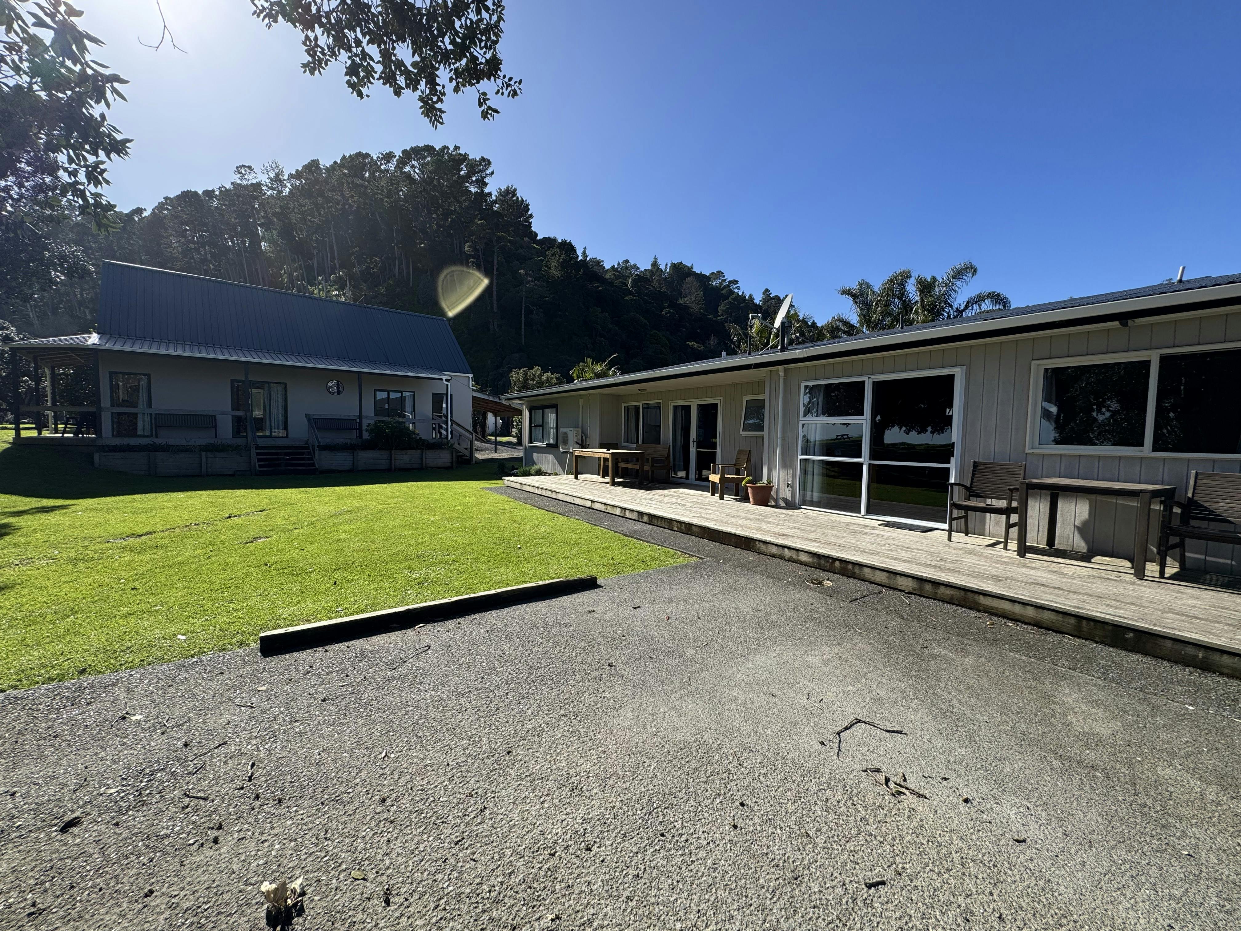 Seaview 3 Bedroom Family Cottage and Studio