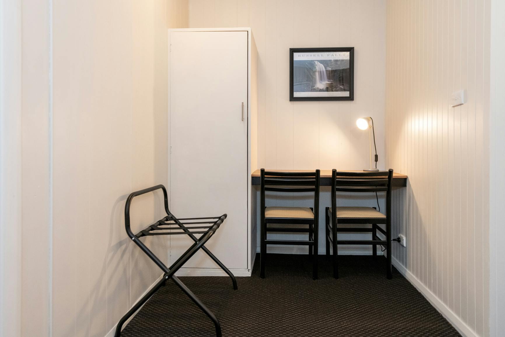 One of our Queen rooms with a desk