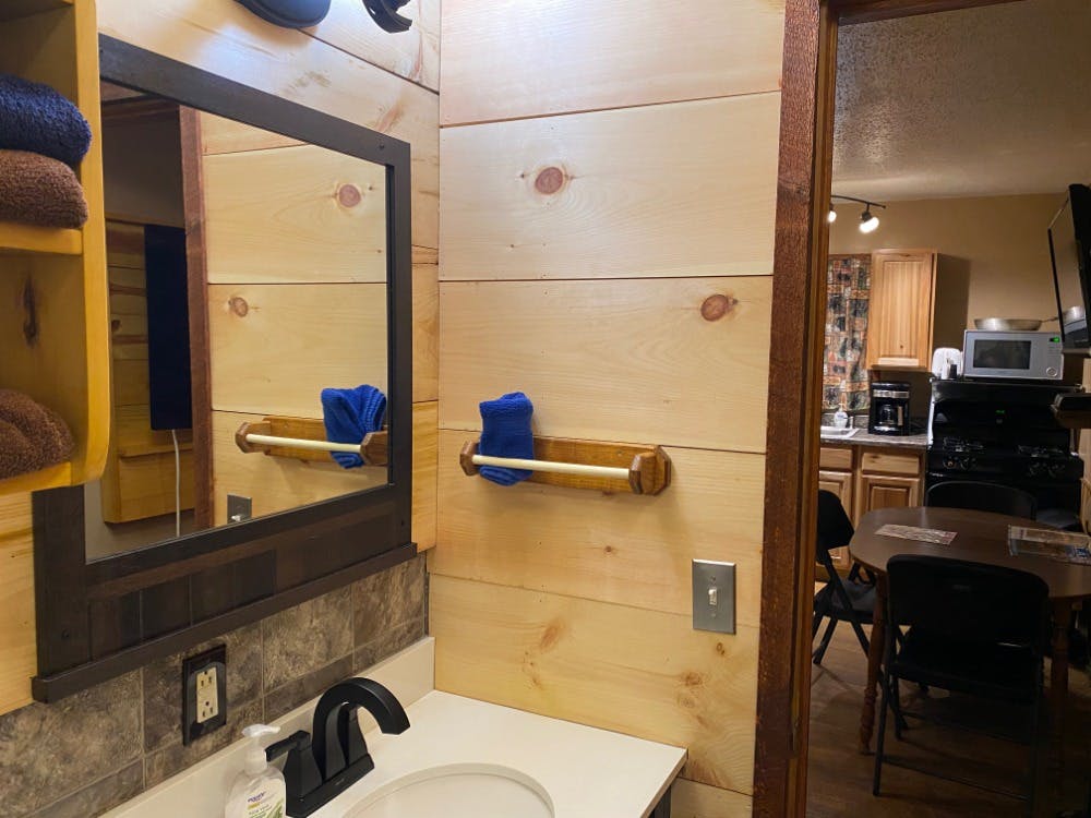 Lodging Room 4, Best Bear Lodge & Campground