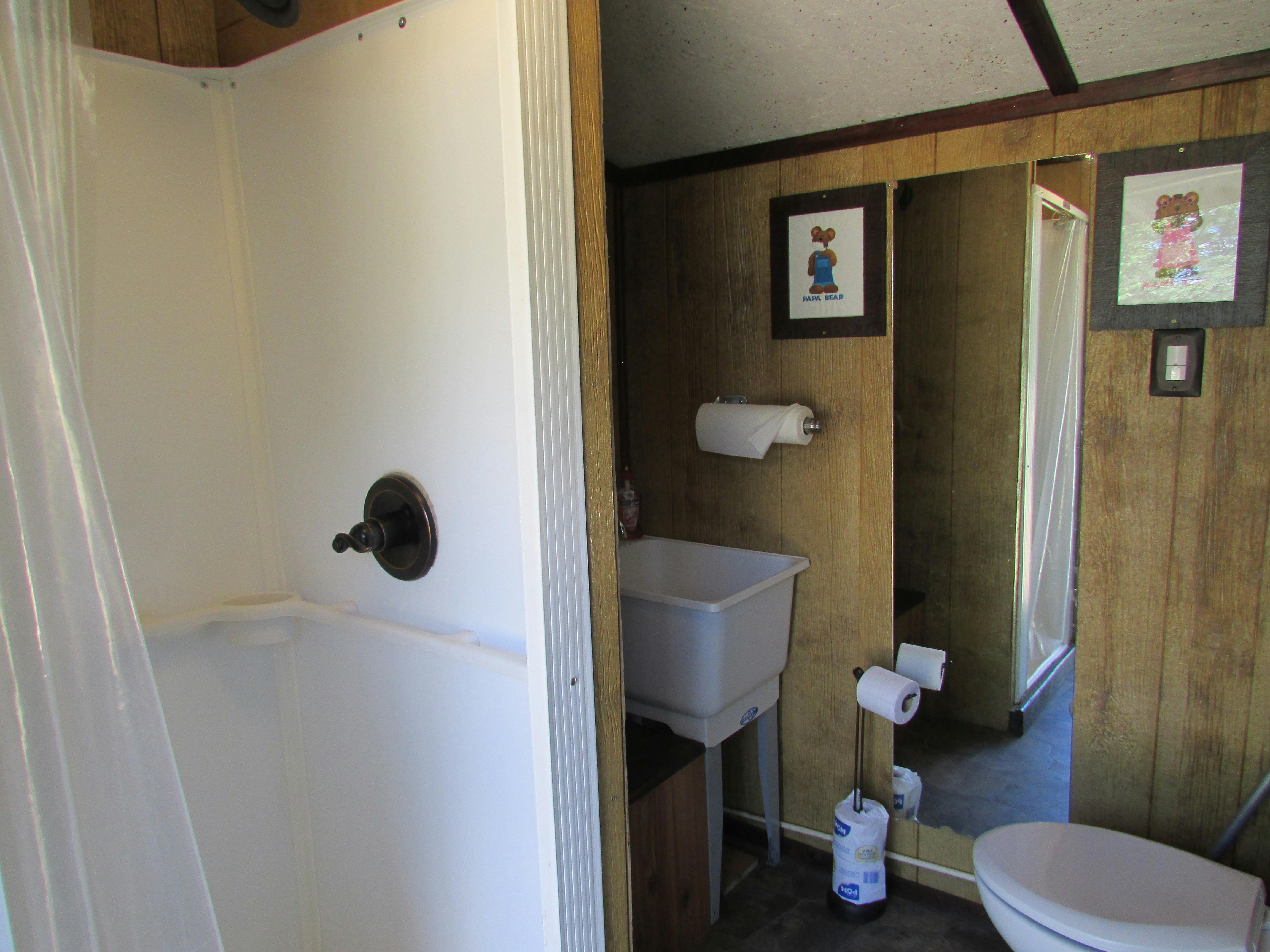 Best Bear Lodge & Campground Bathhouse 2
