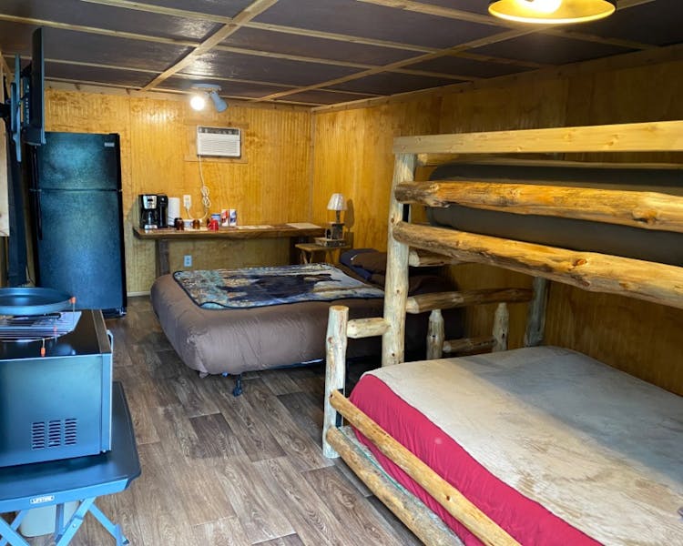 Rickety Ole Shack, Best Bear Lodge & Campground