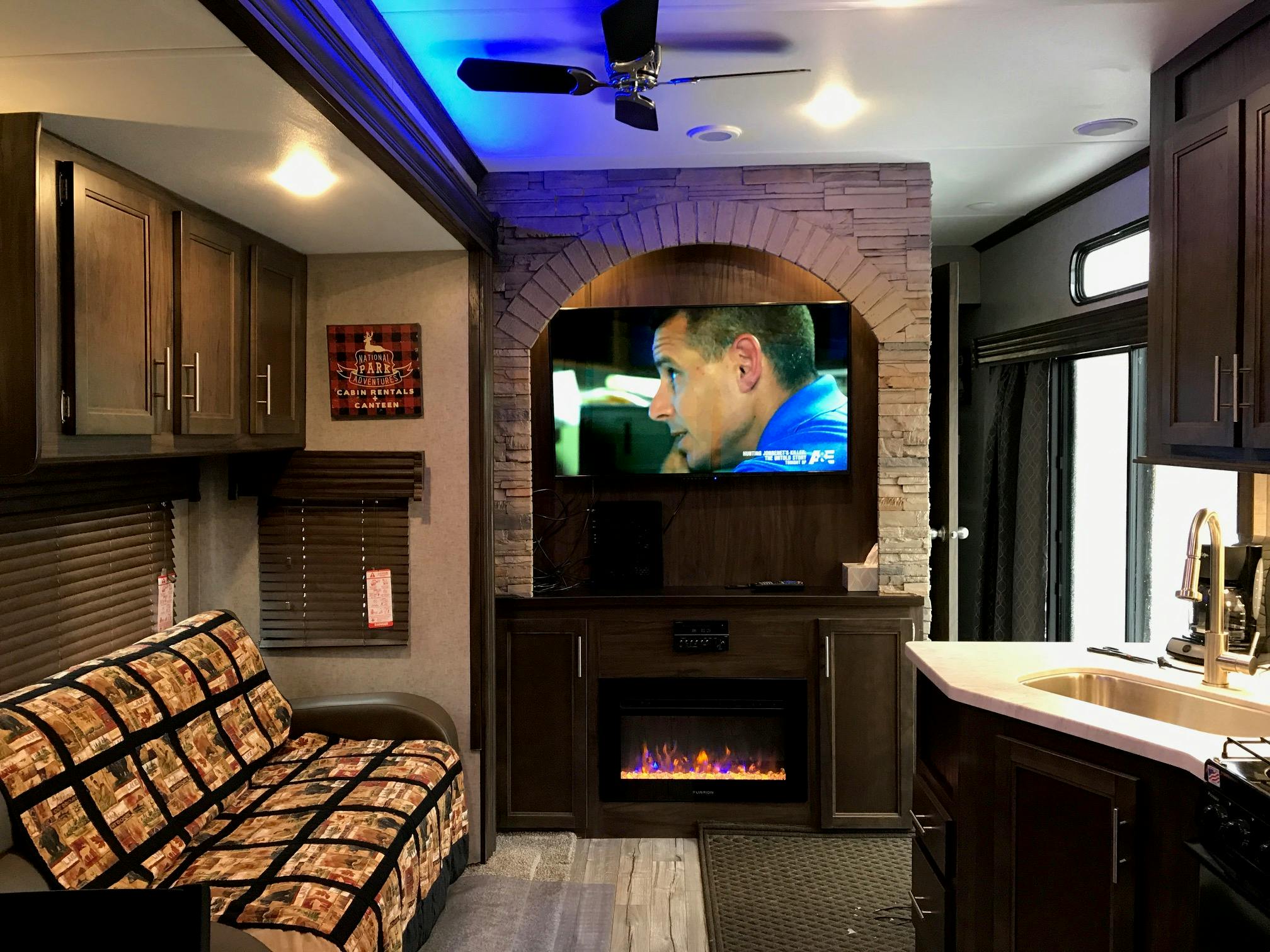 Grand Cherokee Destination RV Cabin Rental at Best Bear Lodge & Campground