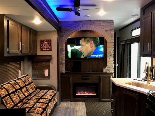 Grand Cherokee Destination RV Cabin Rental at Best Bear Lodge & Campground