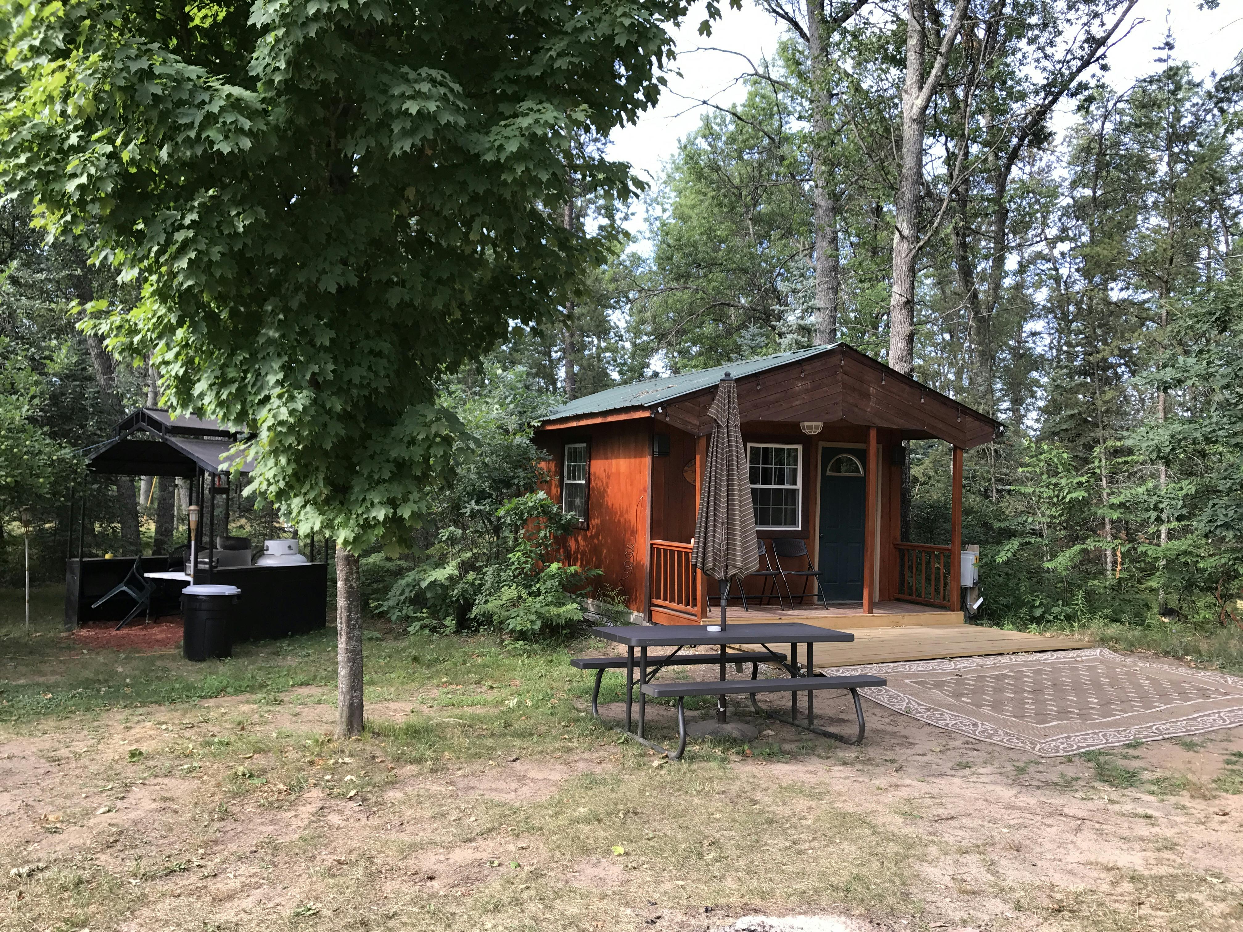 Best Bear Lodge & Campground Accommodations