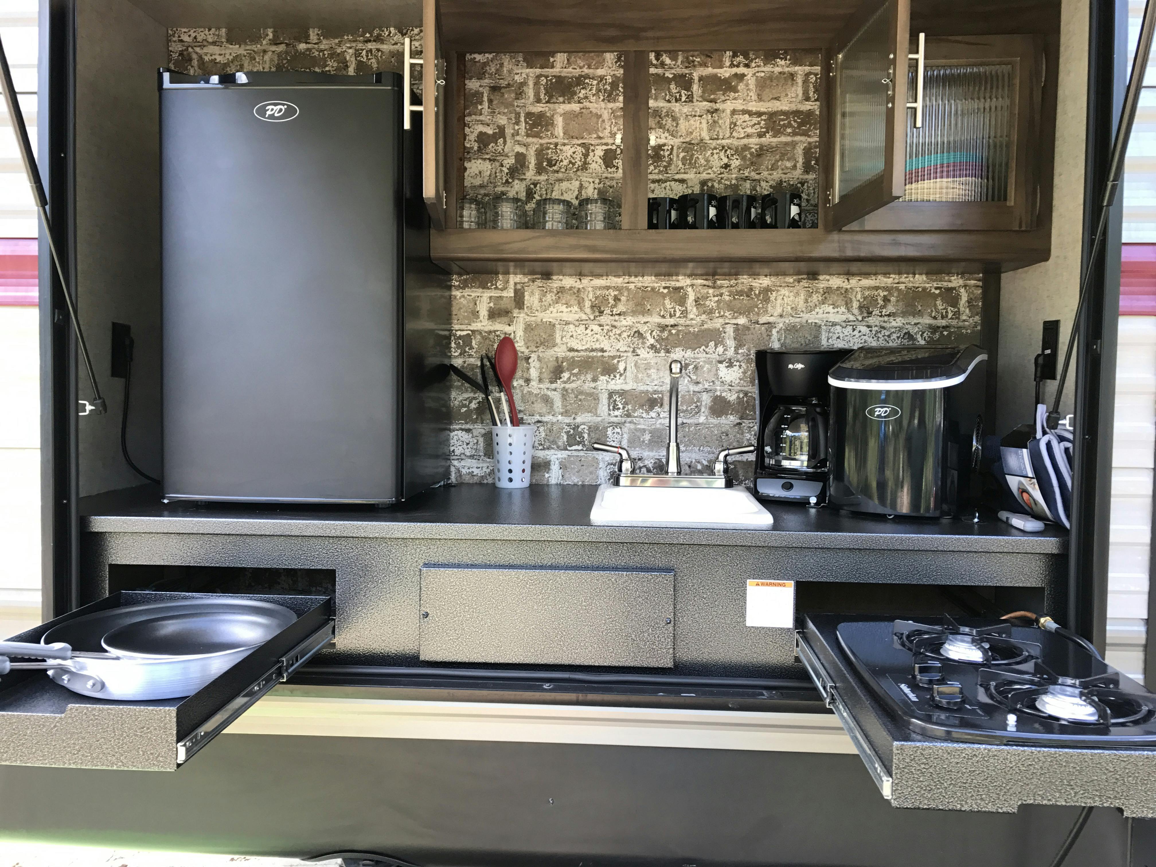 Grand Cherokee Destination RV Cabin Rental, with indoor and outdoor kitchen at Best Bear Lodge & Campground