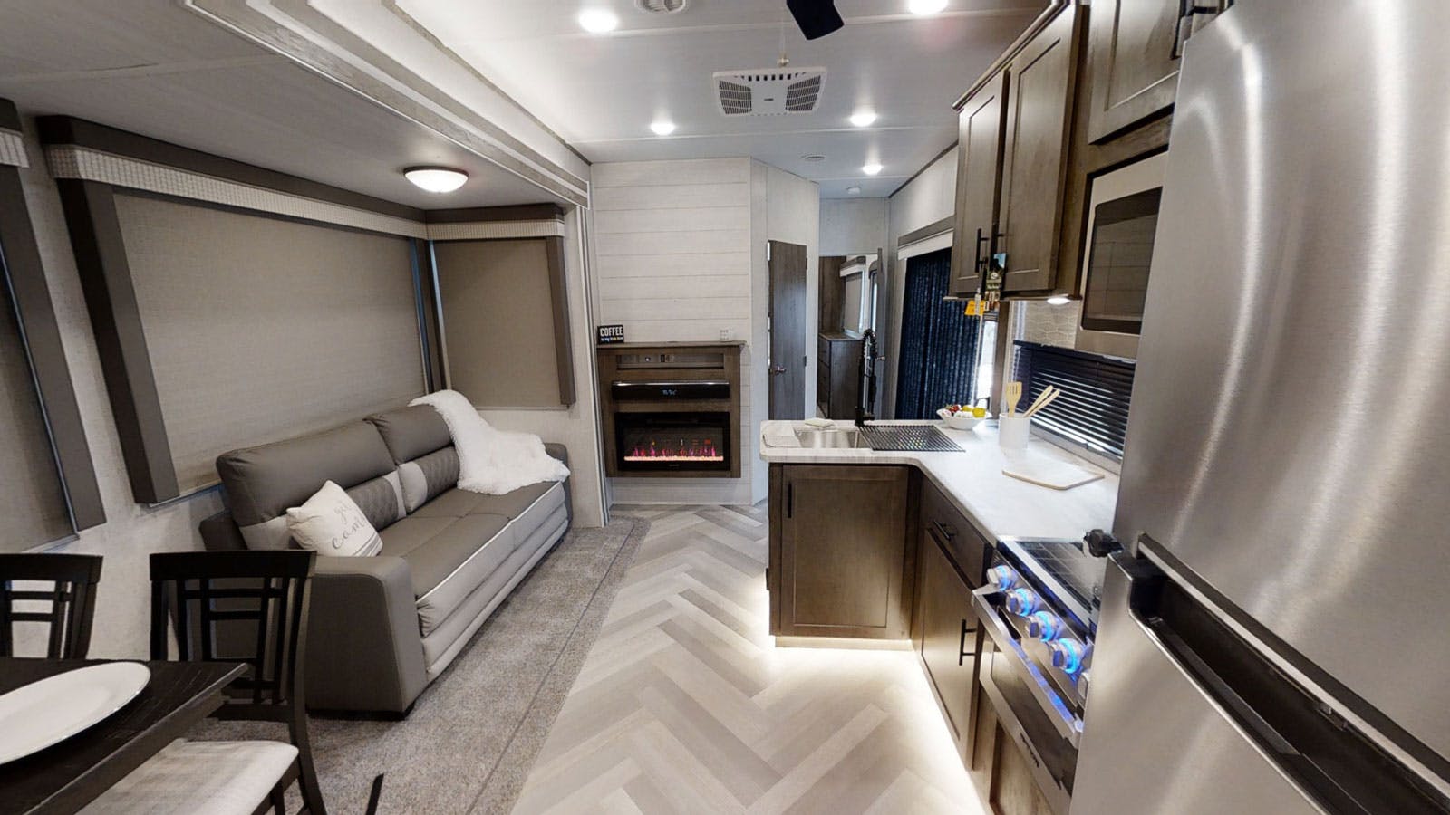 The Grand Tour Destination RV Cabin Rental two Bedroom and two Bathrooms at Best Bear Lodge & Campground