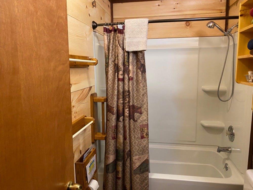 Lodging Room 4, Best Bear Lodge & Campground